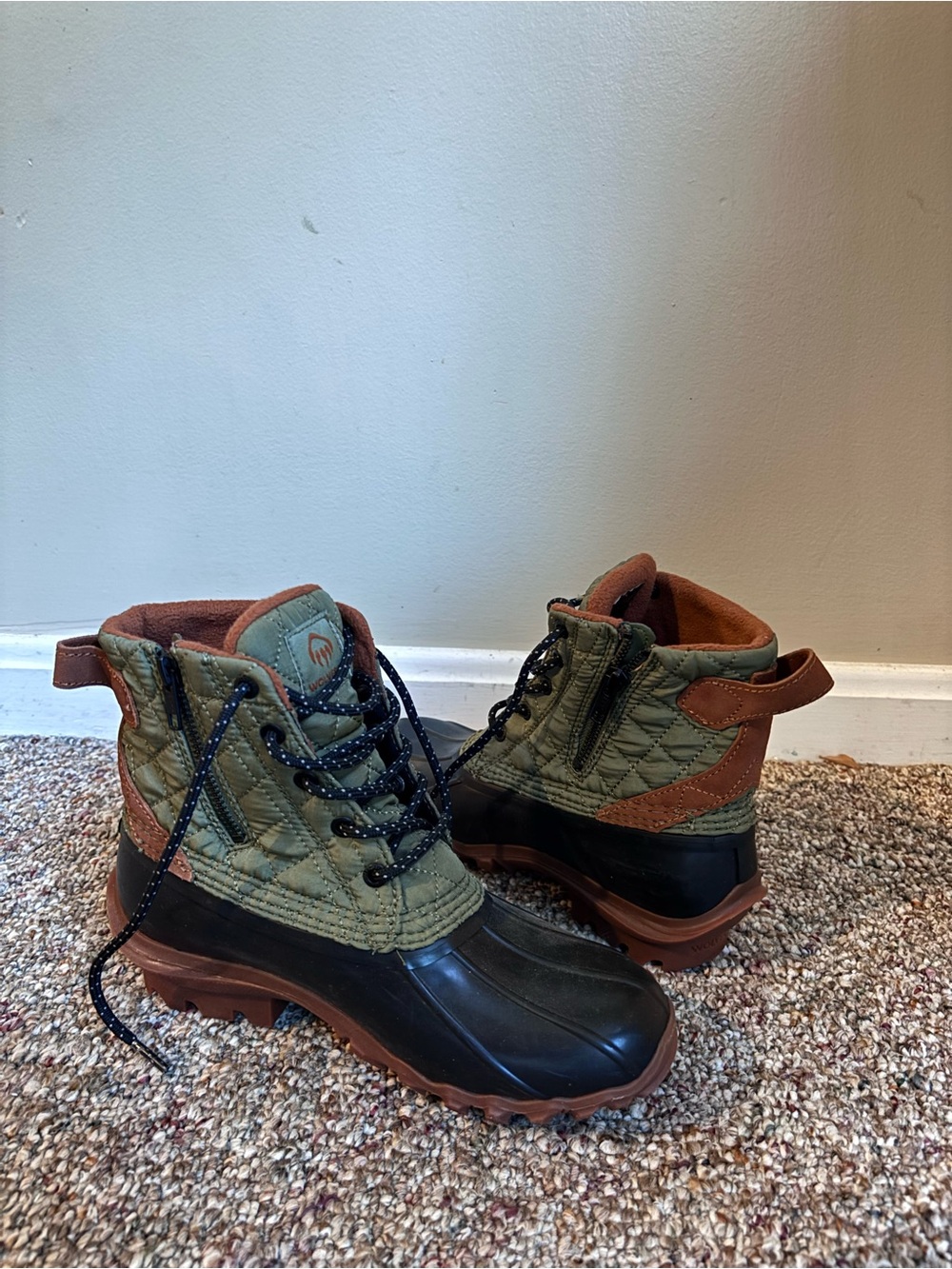 Wolverine Women's Torrent Quilted Duck Boots Green Black Waterproof Size 8.5